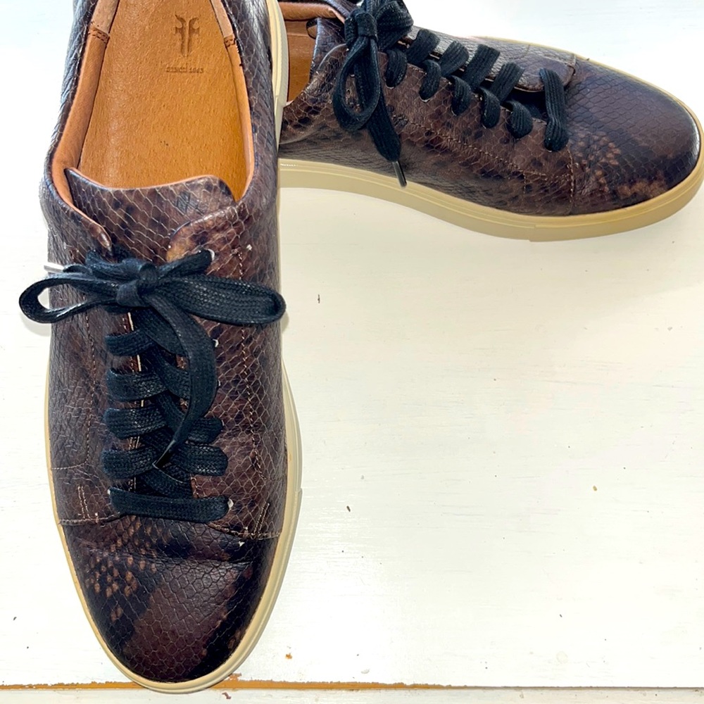 FRYE Solid leather brown/black sneakers with alligator grain size 11